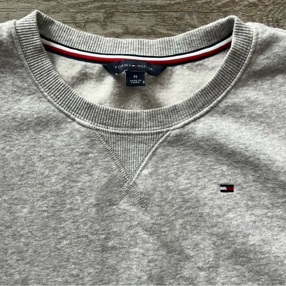 Tommy Hilfiger Gray Pullover Crewneck | Size Medium - Picture 3 of 4